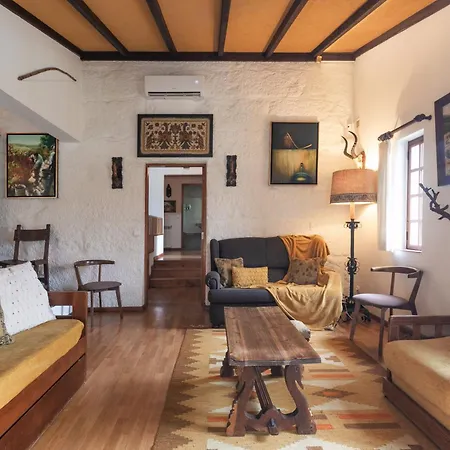 Torrinheira ~ Family Pool And Woods Villa Travanca (Porto)