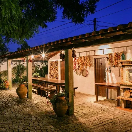 Torrinheira ~ Family Pool And Woods Villa Travanca (Porto)