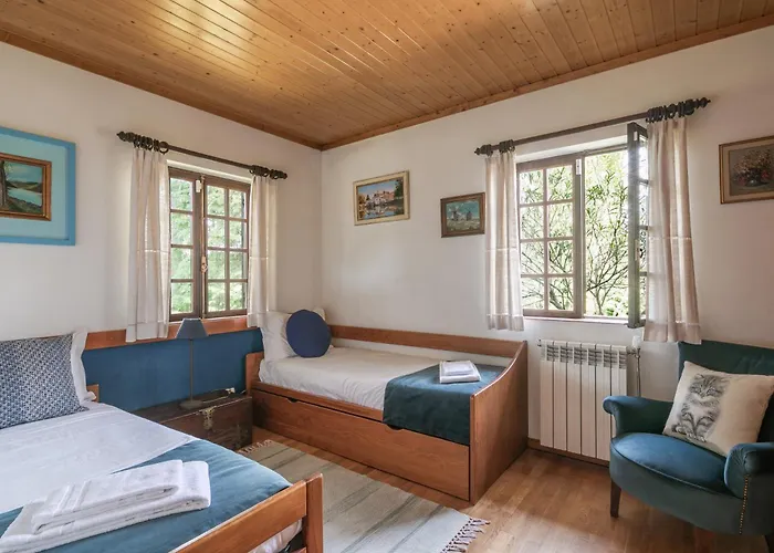 Torrinheira ~ Family Pool And Woods Travanca (Porto)