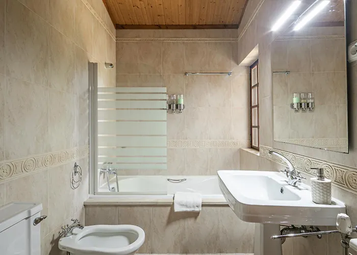 Torrinheira ~ Family Pool And Woods Travanca (Porto)