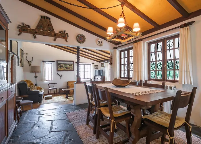 Torrinheira ~ Family Pool And Woods Travanca (Porto)