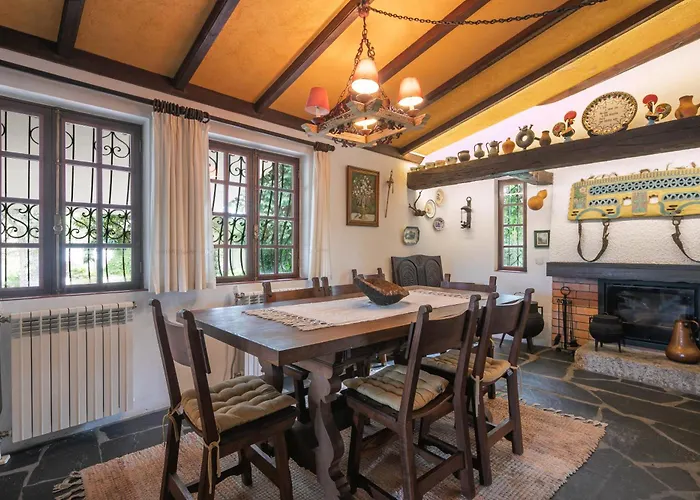 Villa Torrinheira ~ Family Pool And Woods Travanca (Porto)