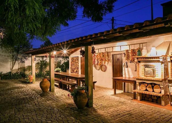 Torrinheira ~ Family Pool And Woods Villa Travanca (Porto)