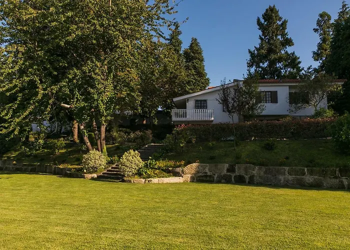 Torrinheira ~ Family Pool And Woods Villa Travanca (Porto)