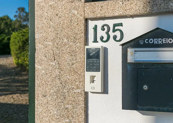 Villa Torrinheira ~ Family Pool And Woods Travanca (Porto)